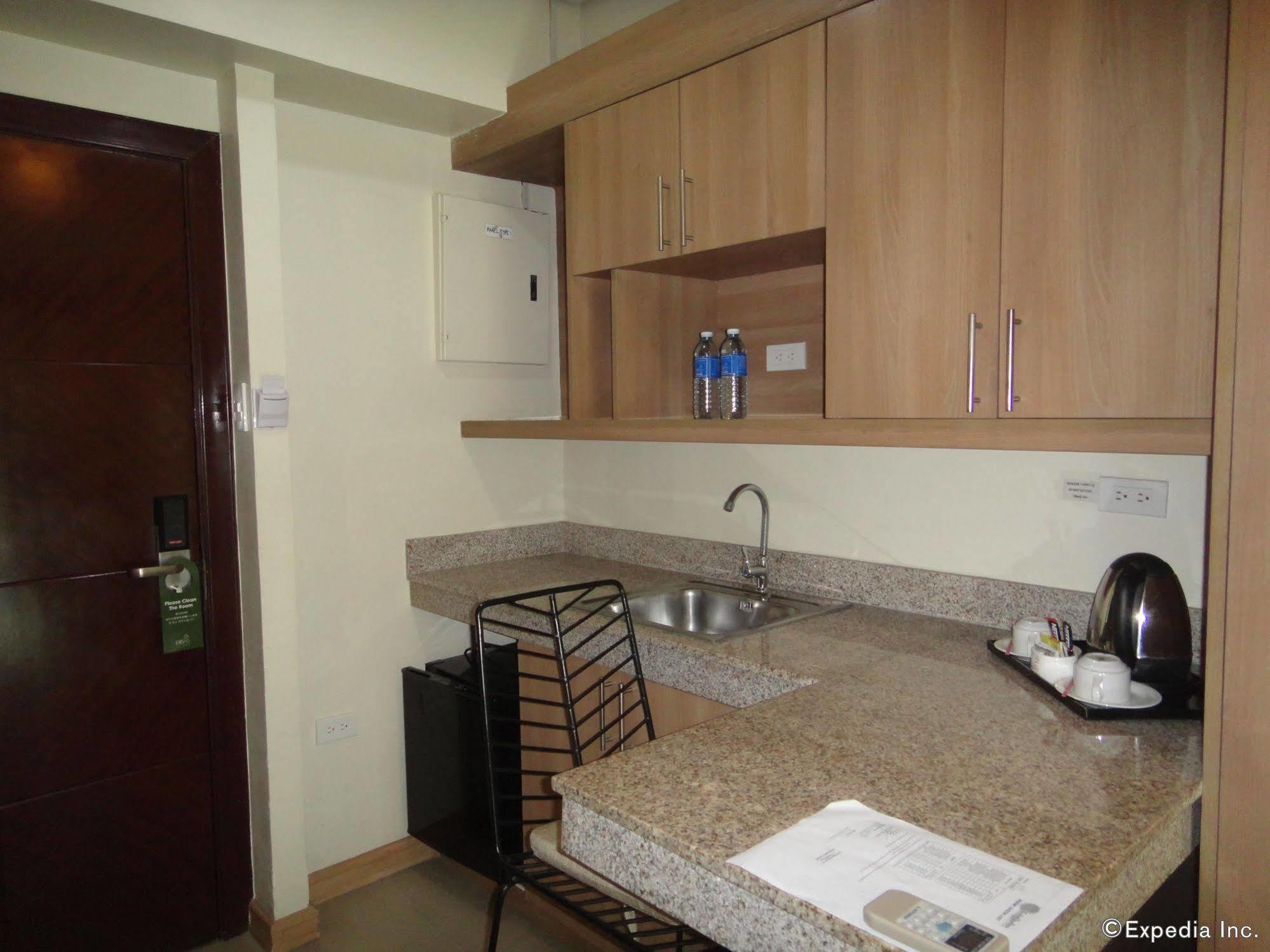 City Suites Ramos Tower Cebu Buitenkant foto
