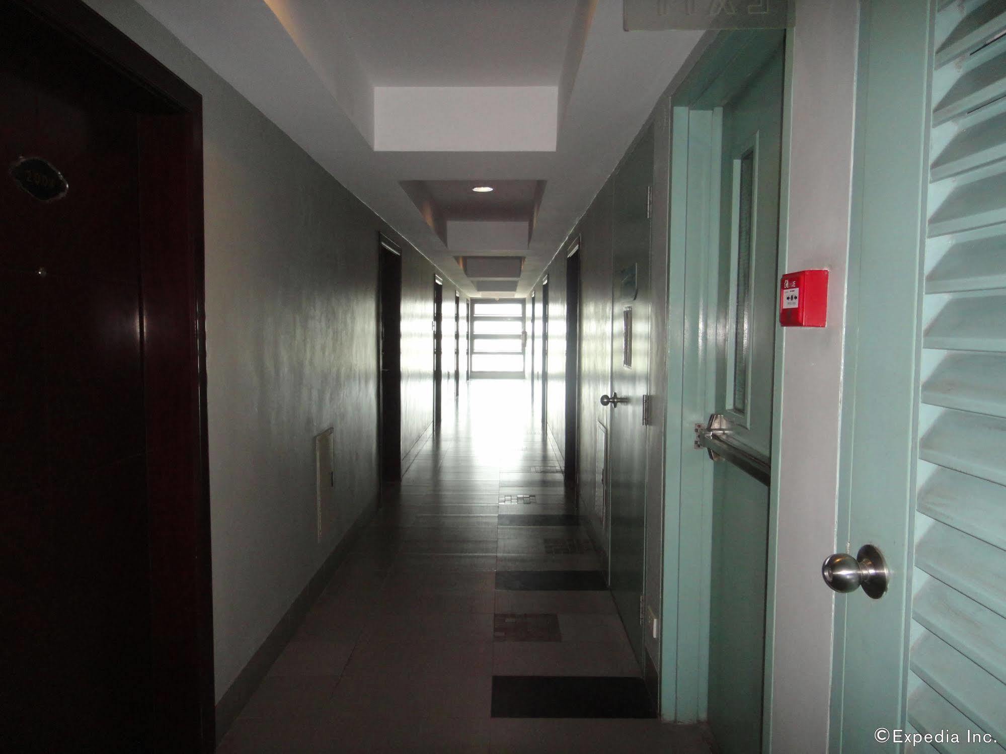 City Suites Ramos Tower Cebu Buitenkant foto